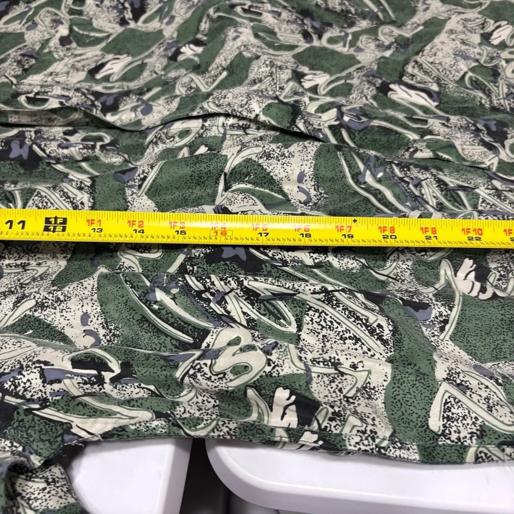 Chiamare 100% silk shirt in a green and white abstract pattern. - Picture 8 of 14